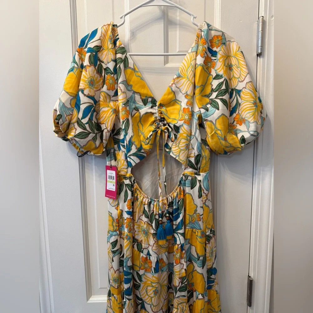 Vince Camuto V-Neck Short Sleeve Floral Maxi Dress with Pockets - Picture 5 of 6